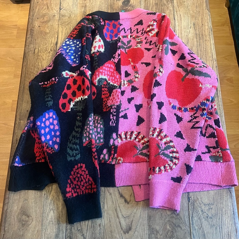 Farm Rio Colorful Mushroom/Apple Pattern Cardigan newt condition - Picture 2 of 2